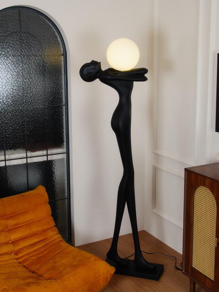 Modern Humanoid Sculpture Floor Lamp – Black Resin LED Art Light for Hotel Lobby & Home Decor (1.9)