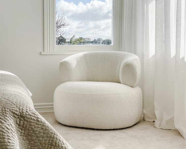 Creative Modern Lounge Sofa Chair – Sculpted Armchair for Living Room & Bedroom