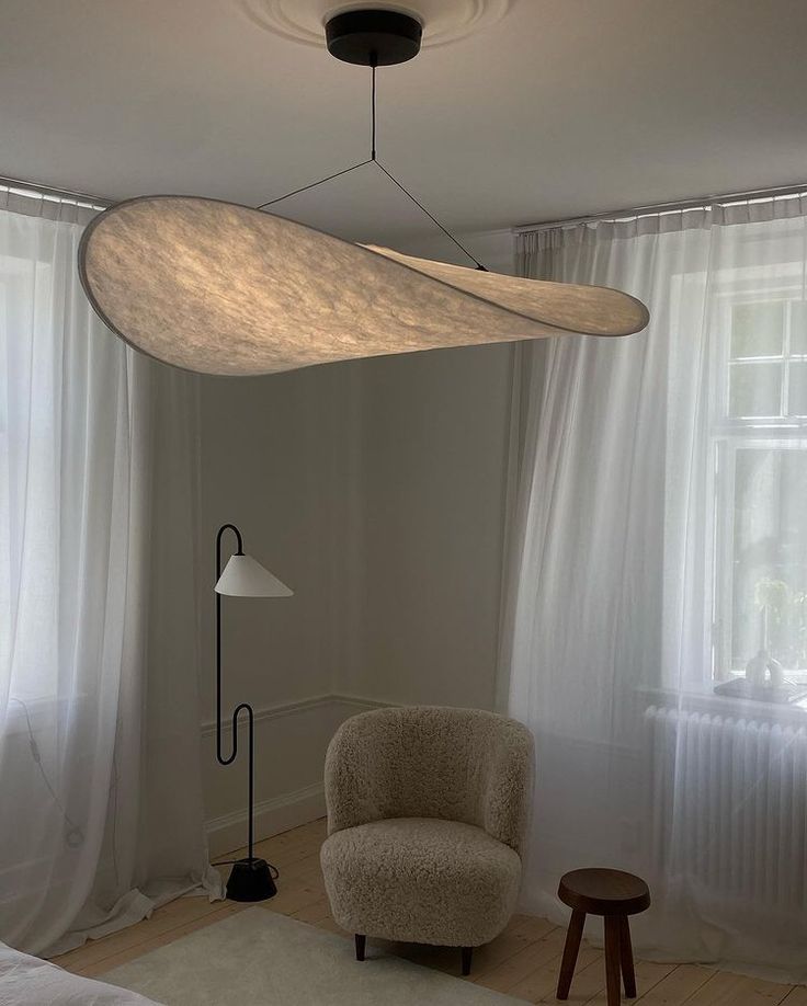 Cloud Form Pendant – Soft Minimalism in Motion